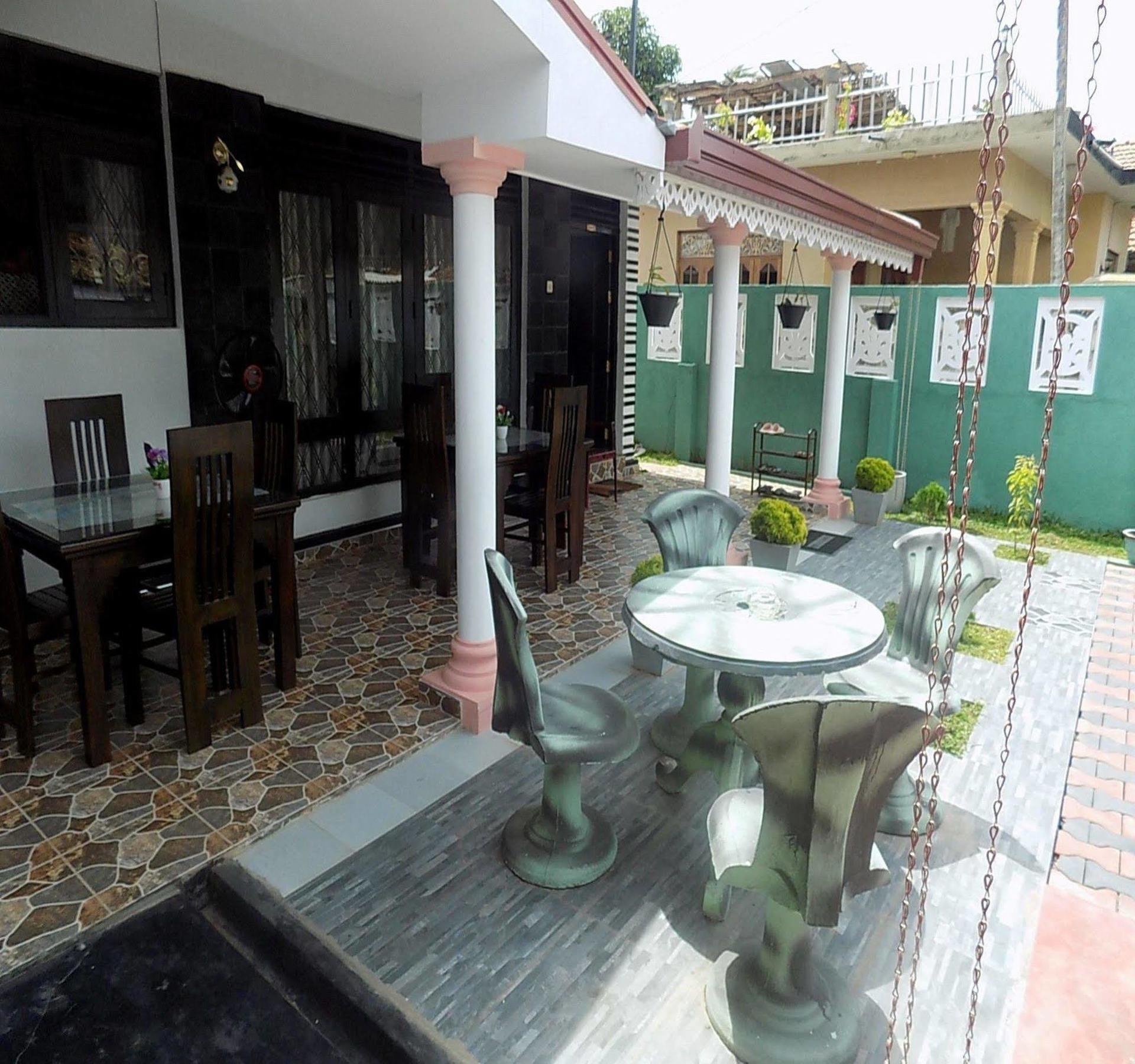Alexandra Family Villa Негомбо Экстерьер фото