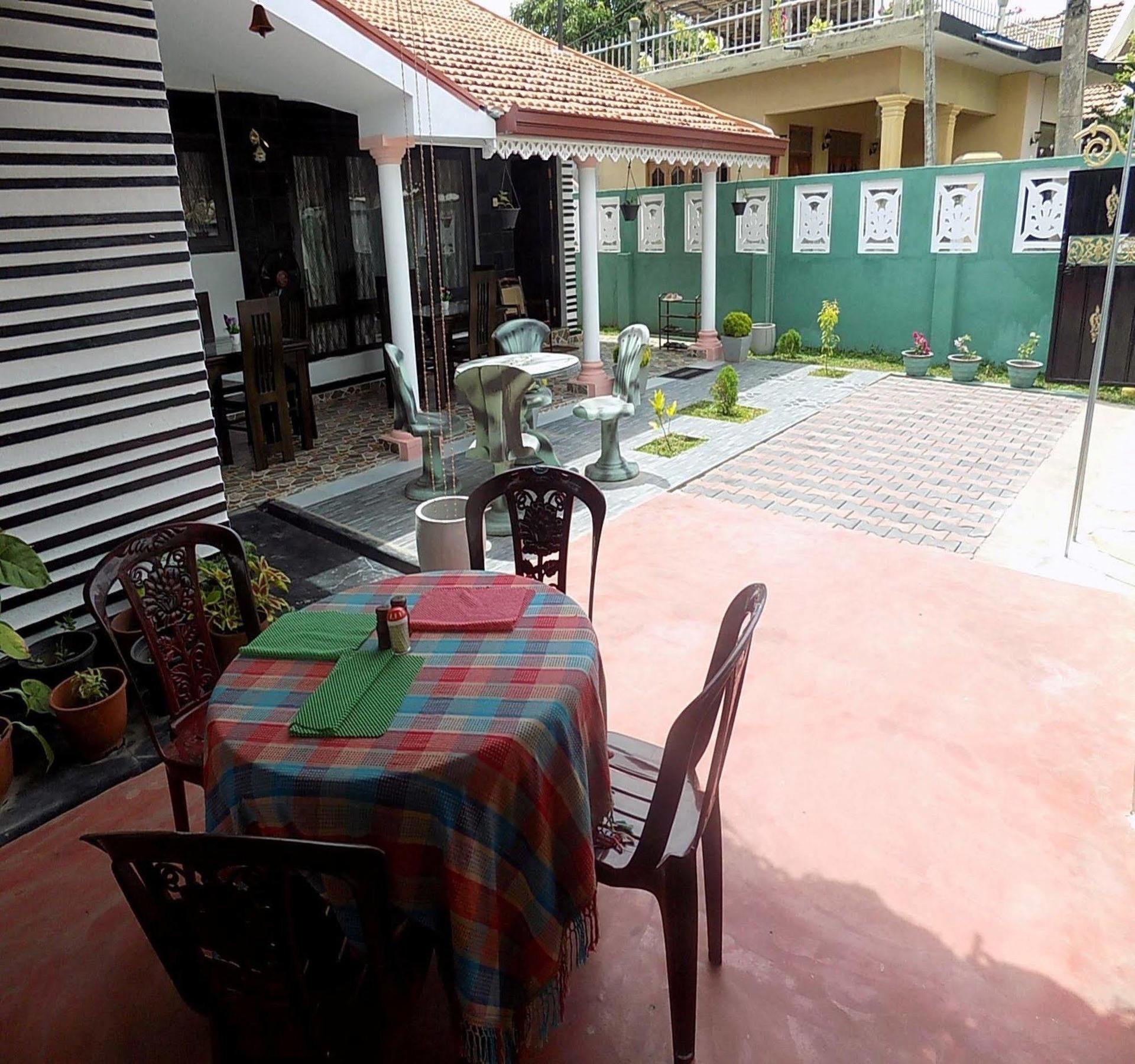 Alexandra Family Villa Негомбо Экстерьер фото